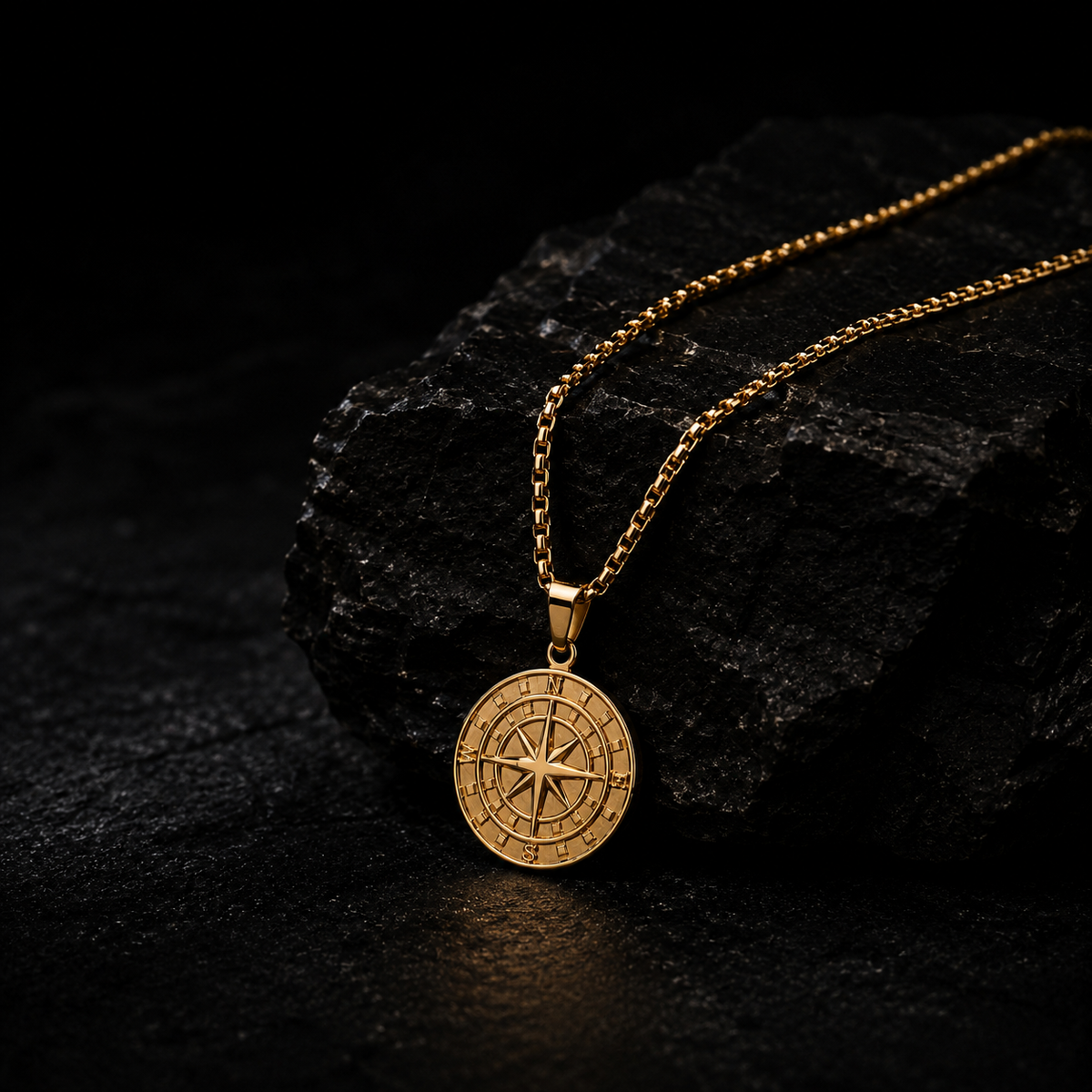 BLACK PEARL COMPASS PENDANT